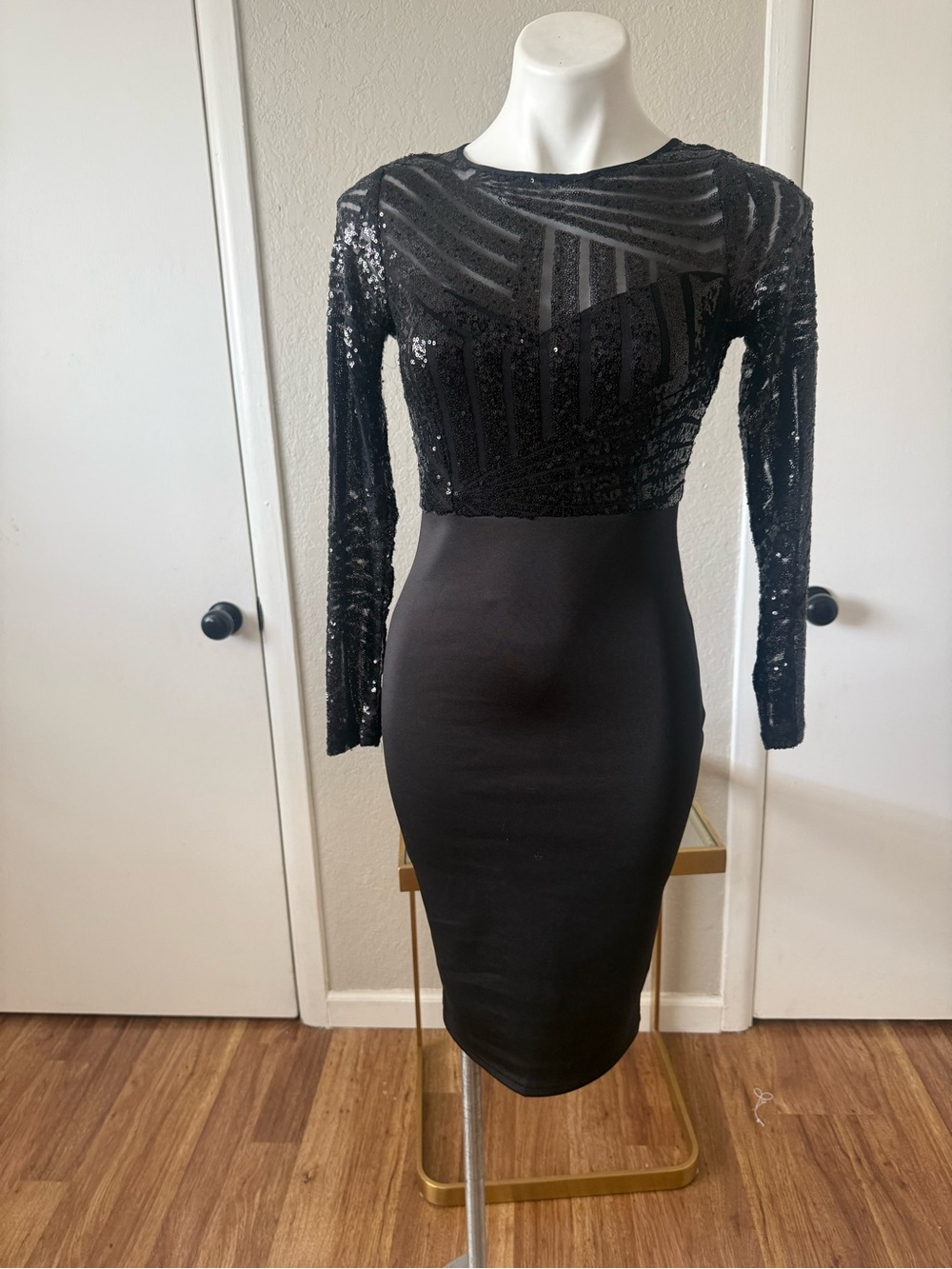 AX Paris Black Sequin Long Sleeve Bodycon Dress